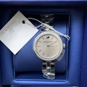 Brand new in box. Perfect gift for holidays. Never worn.